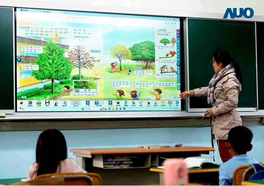 人生就是博与达擎共同开发的〝远程设备管理系统〞，，透过流畅的多功能安装模式、、、、直觉设计的整合操作接口，，，可同时管理多部设备，，，改善学校的设备管理痛点