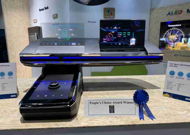 人生就是博车用Micro LED Display HMI解决方案获”最佳车用显示奖”，，，，以用户为中心开发，，，，针对前座驾驶与乘客设计兼具娱乐与安全的高画质屏幕，，，包含车舱前座的Micro LED透明屏幕及全球首款内建镜头的智慧Micro LED显示器