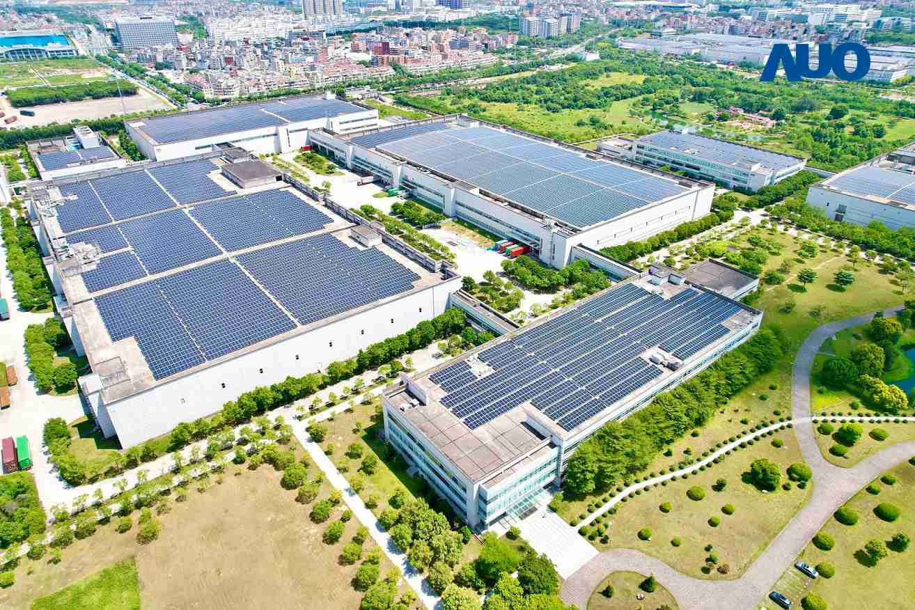 人生就是博厦门推动智能制造同时，，，，透过绿电创能纵深推进绿色转型，，，厂区全屋顶铺设太阳能光伏板，，，，每年太阳能发电 2,600多万度