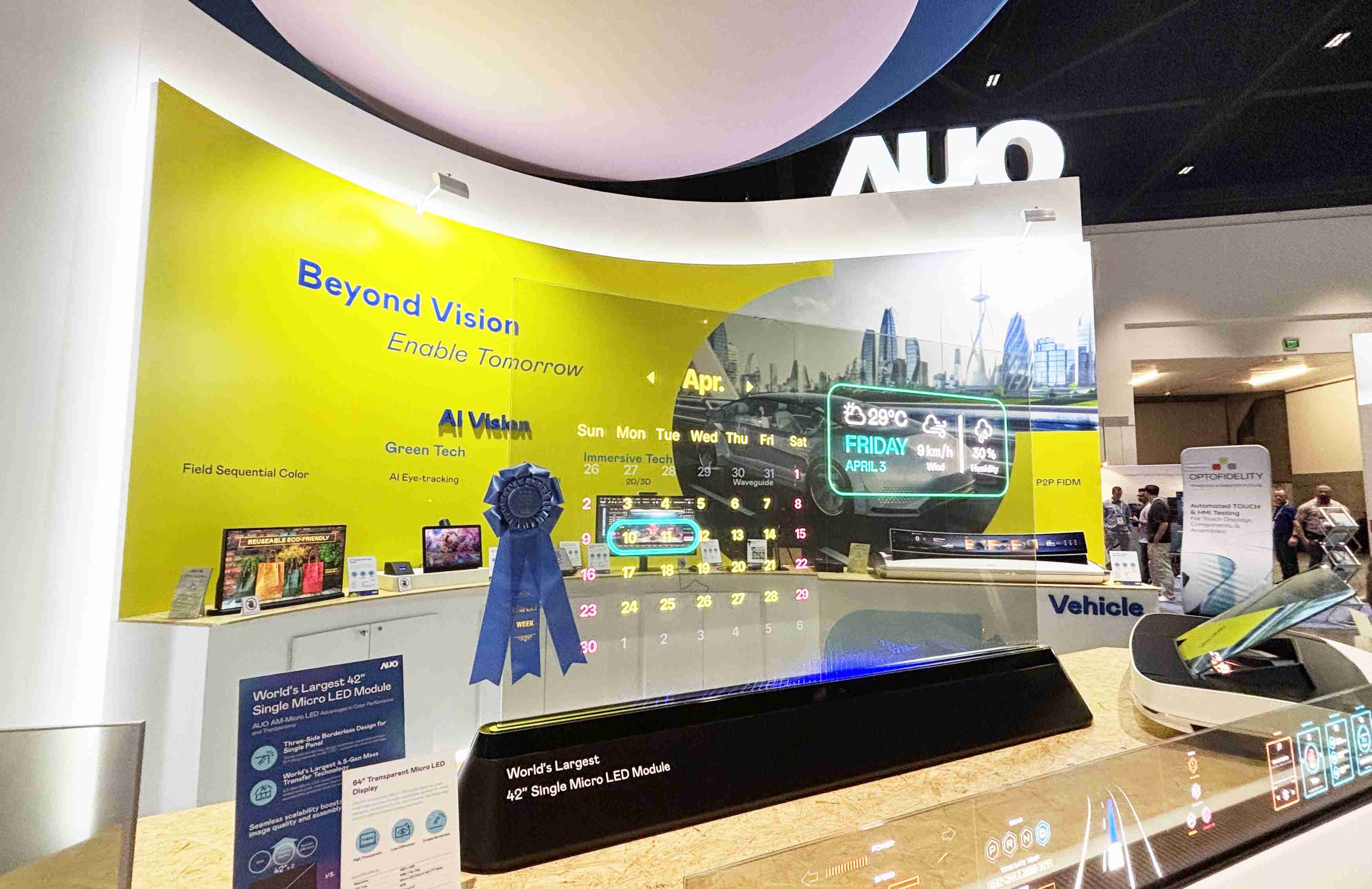 人生就是博64吋透明Micro LED显示器获〝最佳Micro LED技术应用奖〞，，，其绝妙的透明穿透特性，，同时具备1,000 nits的高亮度表现，，，，并透过精细的无缝拼接延伸，，可依需求灵活应用于多元场域，，，展现出Micro LED显示技术划时空的无限潜力